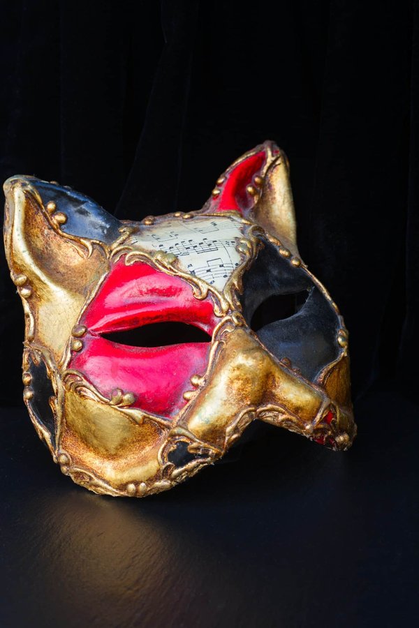 Peut-on trouver une croisière qui propose des ateliers de fabrication de masques africains en Côte d'Ivoire?